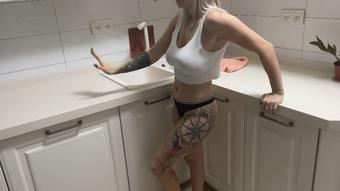 Stranger catch me at th kitchen and fuck (SweetBlondyVi)
