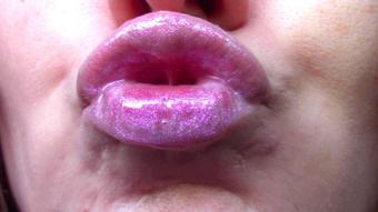 Shiny Gloss Lips Mesmer Kisses (Goddess Vanessa)