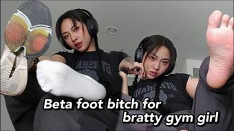 Foot bitch for bratty gym girl (claudiahon)