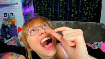 Tiny Man Giantess Snack - May 6, 2023 (SpaceSyren)