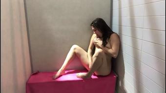 Finger Fuck in the Changing Room (SuzieLove212)