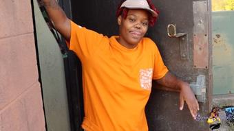Popeyes worker gets Fucked while at work (Siren_nudist)