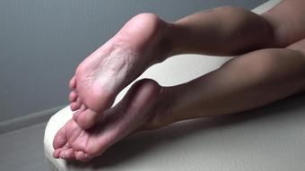HOMEMADE HANDJOBS AND FOOTJOBS - Soles Play (4K) (HOMEMADE HANDJOBS AND FOOTJOBS)