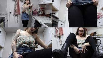 little brother and his pantyhose fetish (divinebabe)