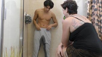 Amazonian makes Jaden piss on himself (Alexis Rain)