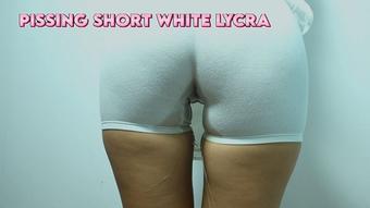 PISSING SHORT WHITE LYCRA (lissadollhot)