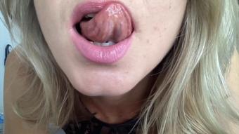 Solo tongue and saliva (Gina Gerson Real)