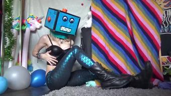 Femdom Strapon (Goddess Vanessa)