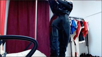 Lily_Miss_Of_The_Dark_24042020_1309_Female_Chaturbate (Lily Monster)