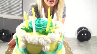 Roxieraefetish Foot Cake (RoxieRaeFetish)