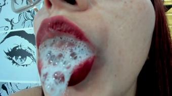The queen's throat is insatiable (Coconutsex)