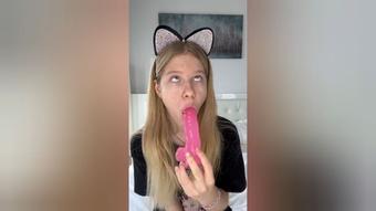 Obedient kitty Blowjob and fingering - February 22, 2023 (Hanna_Banana)