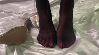 Mistress Wears Nylon High Heels (Pink Foxx)