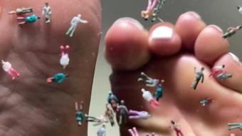 Ebony Giantess Smashing (Pink Foxx)