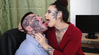 Gymbabe Angry Boss Dominante Kissing (GymBabe)