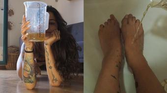 Measuring my pee (kristenwylde)
