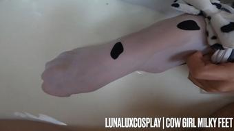Milky Feet (LunaLuxCosplay)