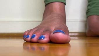 Giantess Ebony Toe Tapping Asmr (Pink Foxx)