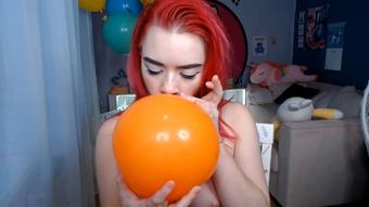 Squeaky Mia Helium Balloon Fun Singing - January 20, 2022 (MiaMelone)
