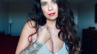 Cleavage Tease 3 (Drea_xoxo)