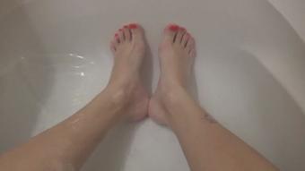 Underwater Foot JOI (Goddess Vanessa)
