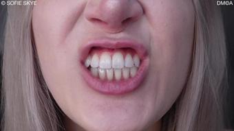 Square Lips Fetish Close Up Show (Sofie Skye)