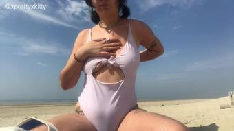 Dominatrixvera Flashing Boobs Play On The Beach (DominatrixVera)