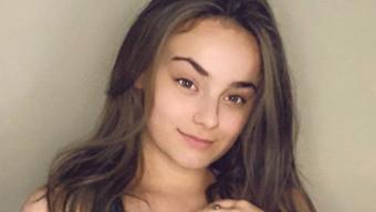 Cute Teen Strips and Masturbates Table (Tiffanybabe01)