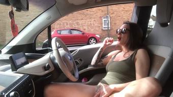 Pussy Play in the Car Next to Busy Road (SuzieLove212)