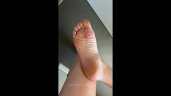 Spitting on my sweaty, smelly, big feet (Goddess Ally Etana)