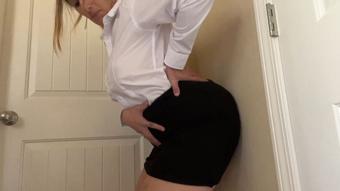 Office Giantess Destroys You With Farts - Apr 5, 2023 (VictoriaLotus)