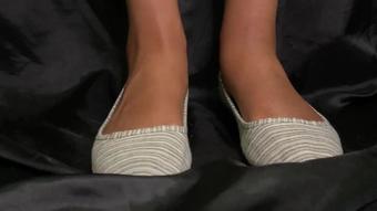 Ebony Girl Toe Taps In Flats Removal (Pink Foxx)