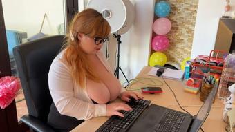 Queen of burps spied on at work (RoxanneMiller)
