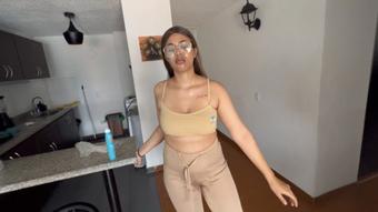 sweaty giantess gf eats me with asshole - February 27, 2023 (Colombianbigass)