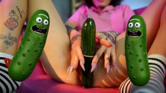 cucumber in my cunt (kellywow)