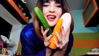 Tasty sex salad for my slave (JuliaCrown)