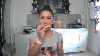 food fetish (Lola bbunny)