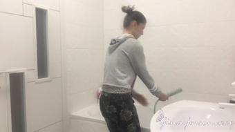 At home alone (Gina Gerson Real)
