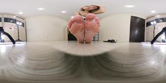 Under Giantess Soles - Hannah - What Are You Doing On A Floor? Vr 360 5,7K (Under Giantess Soles)