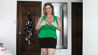 Today's Cleavage (Maria Moore)