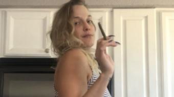 Kitchen solo play… Finger licking good (Paula1817)