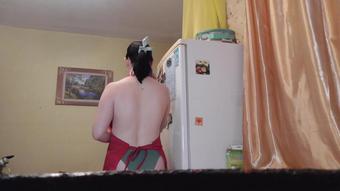 Sexy Giantess Anna Cooked Her Tiny Boy (Anna_Sky)