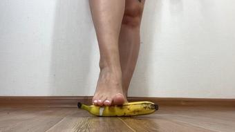 CRUSH FOOD FEET FETISH (wow_adele)