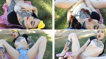 Sucia Loves Slutty Pinup Fucks Dildo (Sucia Loves)
