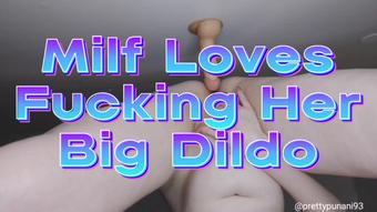 Milf Loves Fucking Her Big Dildo (Lizzymaestro)