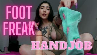 FOOT FREAK HANDJOB (devillishgoddess)