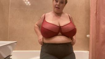 Caught spying mommy's shower (RoxanneMiller)