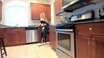 Blackmailed by stepson - Aug 24, 2018 (Katie Sinz)