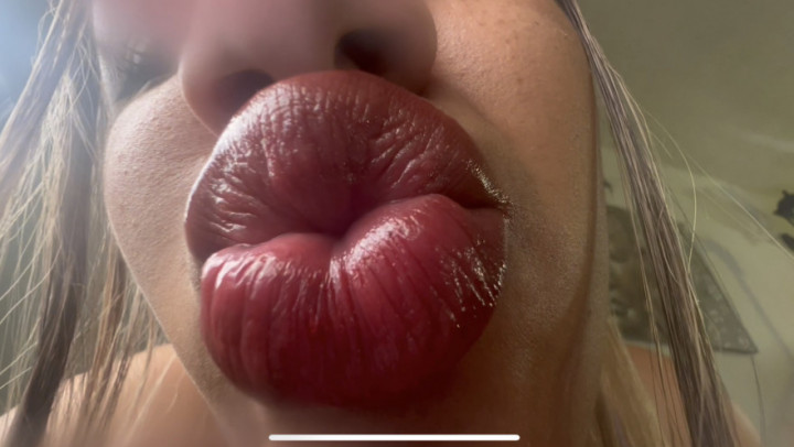 STANDARD VER Kiss from giantess big lips - March 05, 2023
