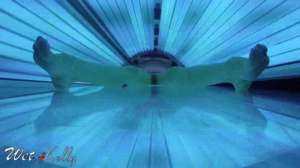 Wet Kelly Solarium Hidden Camera